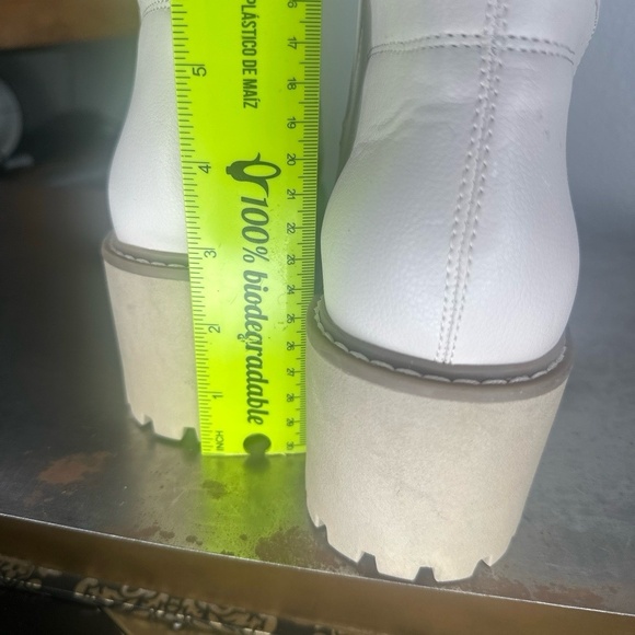 DV by Dolce Vita Platform Wedge Ankle Boots 11 Chelsea Lug Sole Cream Rielle - Picture 9 of 11